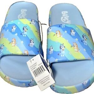 Women’s bluey slides - new, no tags.